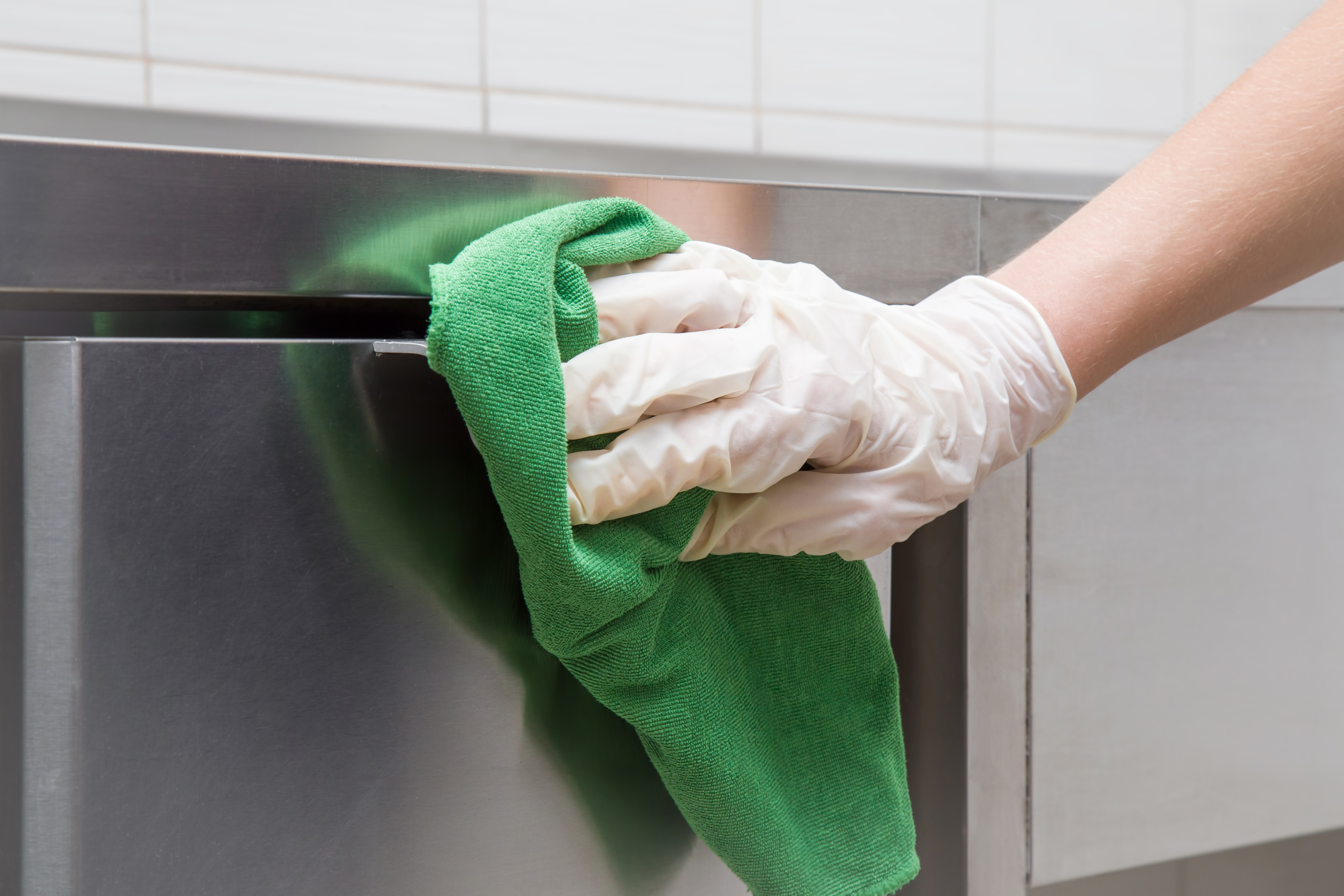 A Housekeeper Advises Using This to Clean Your Stainless-Steel